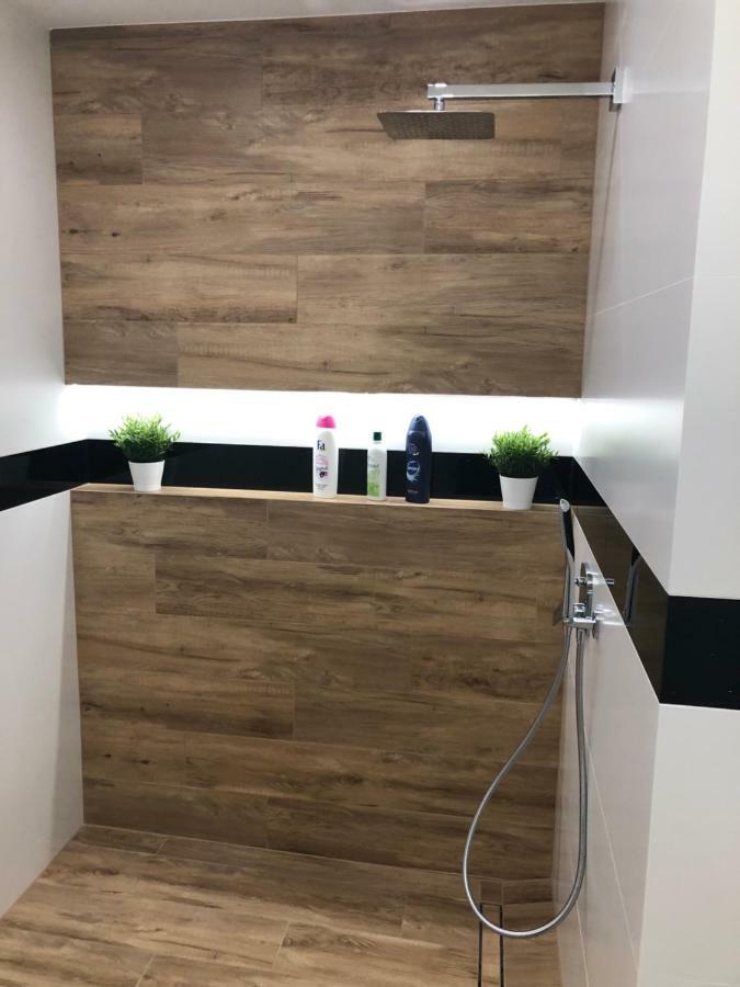 Klimatyzowany Apartament Roma Z Garazem Podziemnym Kielce Exteriér fotografie